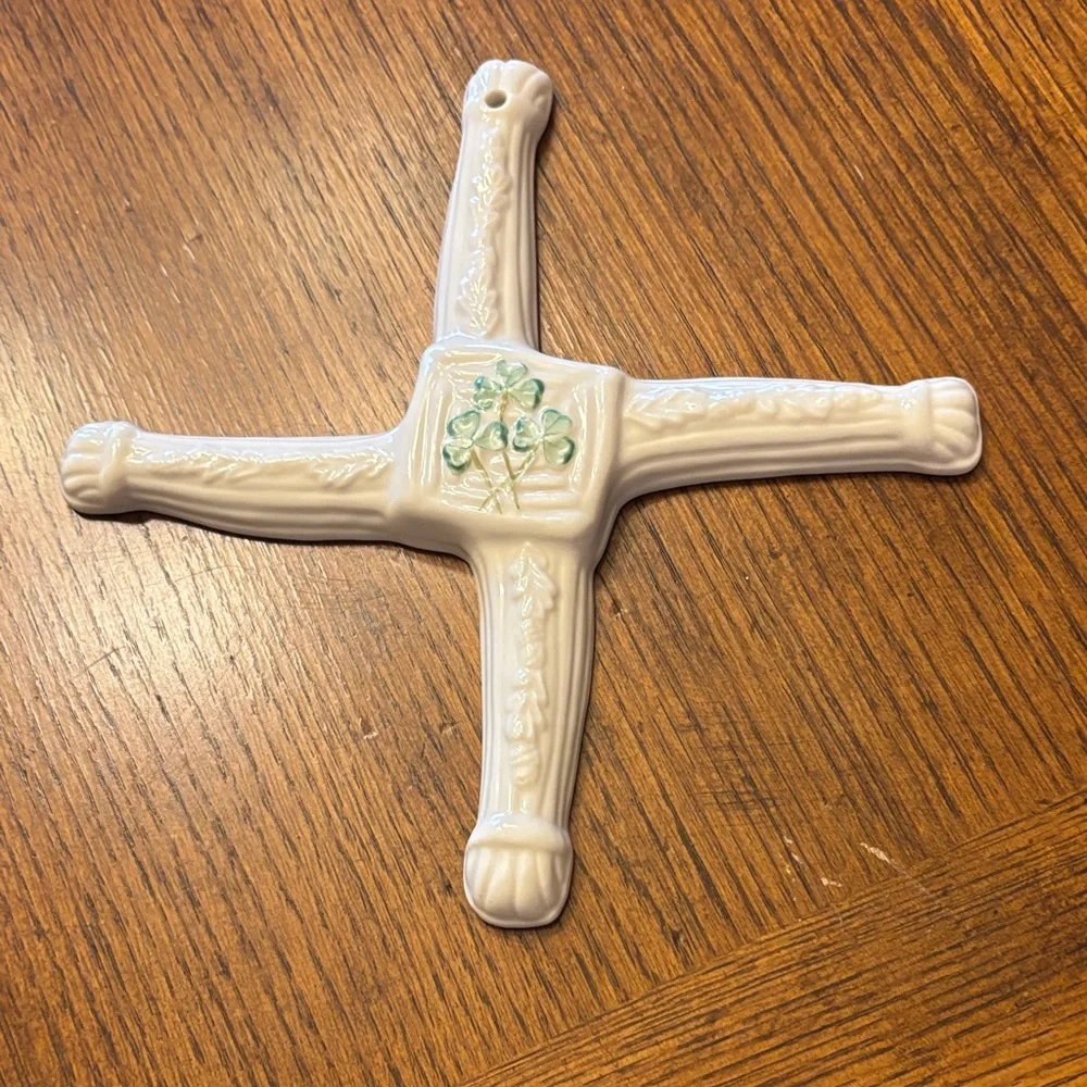 Belleek Ceramic Cross with Shamrock Design - Picture 1 of 1